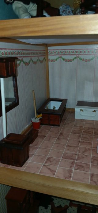 Casa de muñecas antigua
