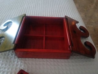 Caja o joyero de madera artesanal con diseño