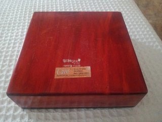 Caja o joyero de madera artesanal con diseño