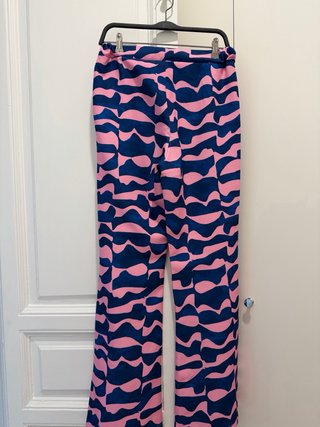 Conjunto traje chaqueta corta y pantalón