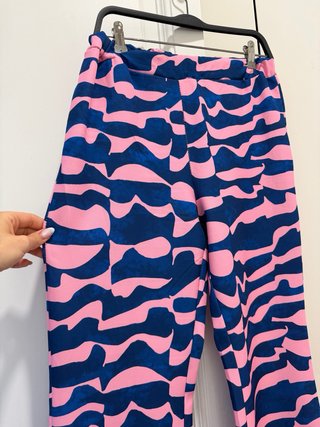Conjunto traje chaqueta corta y pantalón