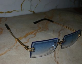 Occhiali da sole rettangolari blu e oro