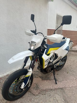 Husqvarna 701 Supermoto