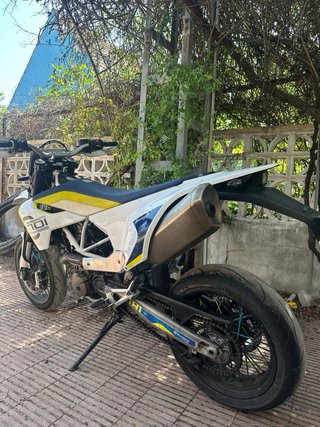 Husqvarna 701 Supermoto