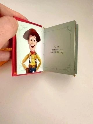 Libro en miniatura en portugués