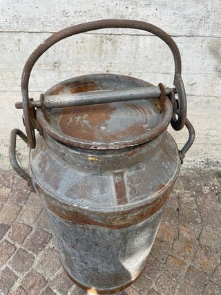 Bidoni latte vintage lamiera industrial anni '50