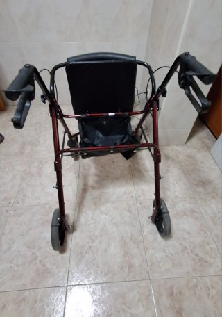 Andador 4 ruedas con asiento y freno