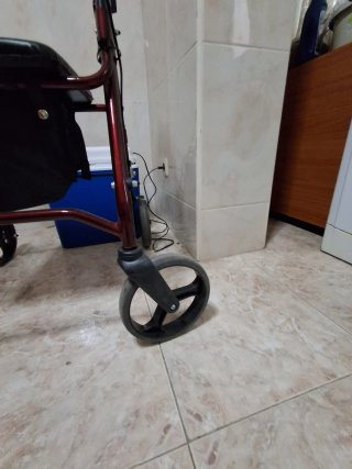 Andador 4 ruedas con asiento y freno