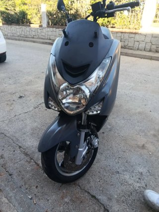 Yamaha Majesty 125 Maxi Scooter Gris
