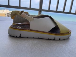 Sandalias Camper Piel Blancas y Amarillas T40