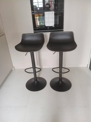Mesa alta de desayuno con 2 taburetes