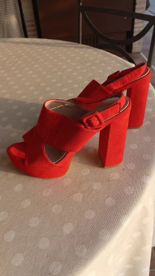 Zapatos de ante rojo talla 36