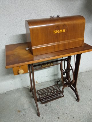 Máquina de coser Sigma antigua