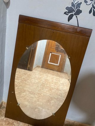 Espejo de madera ovalado