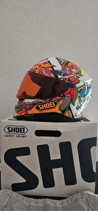 Casco Shoei con caja