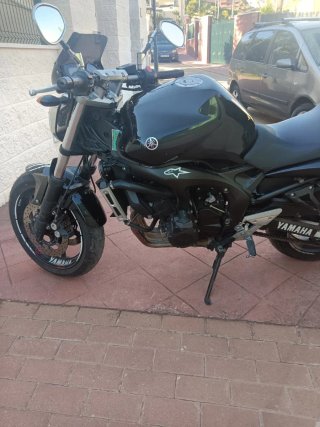 Yamaha FZ6 Naked Negra