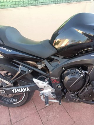 Yamaha FZ6 Naked Negra