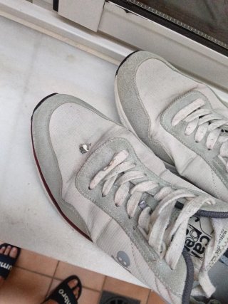 Zapatillas Scalpers grises y blancas