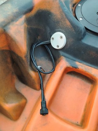 Kayak de pesca con sonda y complementos