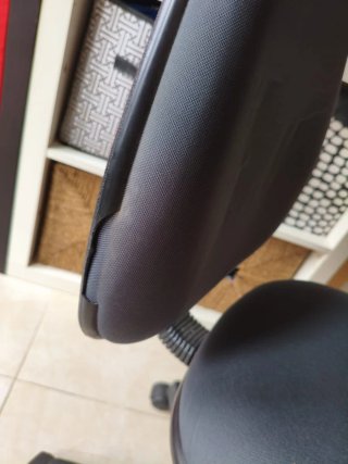 Silla de oficina gris y negra