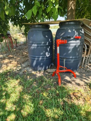 2 bidones 200L + encorchador