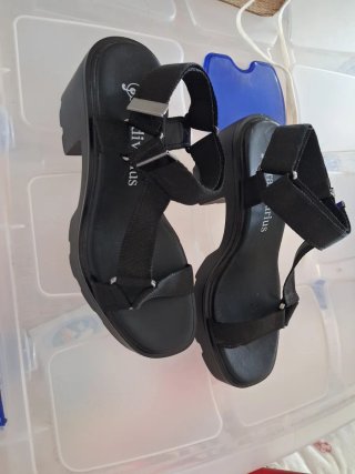 Sandalias Stradivarius Negras Tiras Velcro