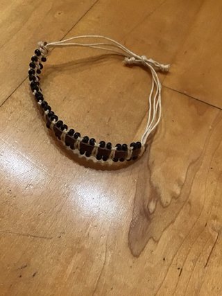 Pulsera de cuero y cuentas