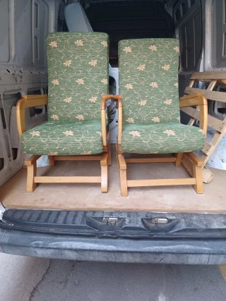 Silla balancín de madera y tela