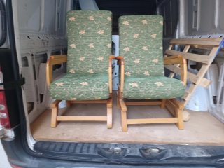 Silla balancín de madera y tela