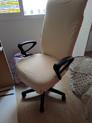 Sillón de oficina ergonómico beige