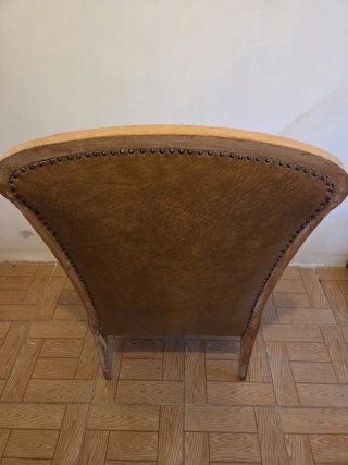 Sillón antiguo piel y madera