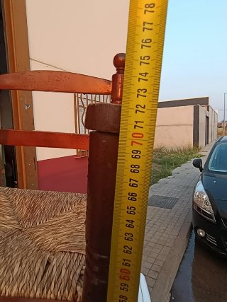 Trona de madera para niños