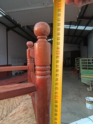 Trona de madera para niños