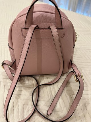 Mini mochila Guess corazón rosa. Medidas:22x22cm