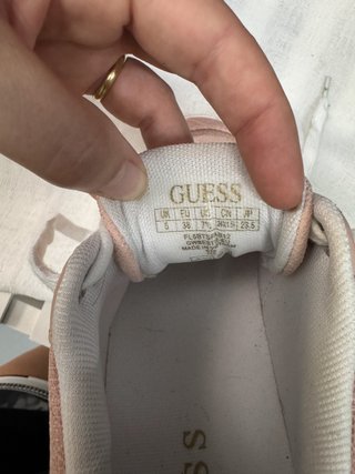 Zapatillas Guess Bestie (FL5BTSFAB12) – Rosa