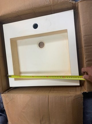Lavabo de diseño colgado sin pedestal