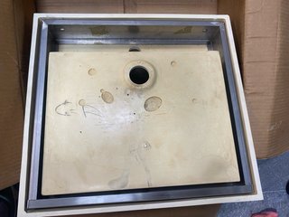 Lavabo de diseño colgado sin pedestal