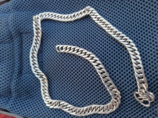 Collar de acero plateado
