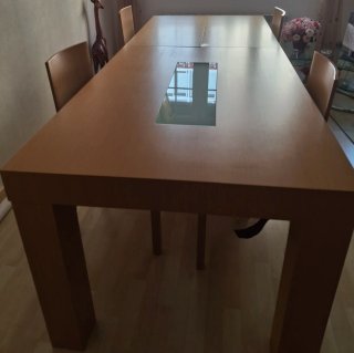 Mesa de comedor extensible y 4 sillas.