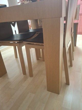 Mesa de comedor extensible y 4 sillas.