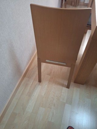 Mesa de comedor extensible y 4 sillas.