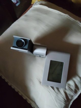Reloj LCD Multifuncional con Proyector