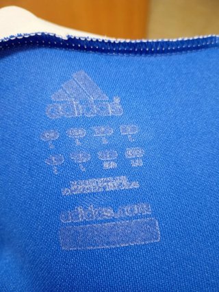 Camiseta deportiva Adidas hombre azul y blanca