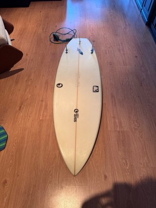 Tabla de surf hecha a mano 6'0