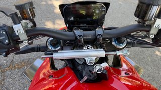 Ducati Streetfighter V4S Roja y Blanca + AKAPROVIC
