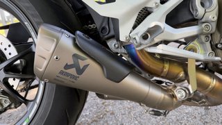 Ducati Streetfighter V4S Roja y Blanca + AKAPROVIC