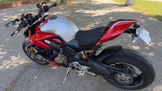 Ducati Streetfighter V4S Roja y Blanca + AKAPROVIC