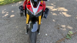 Ducati Streetfighter V4S Roja y Blanca + AKAPROVIC