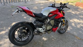 Ducati Streetfighter V4S Roja y Blanca + AKAPROVIC