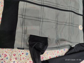 Chaqueta deportiva cuadros gris y negro